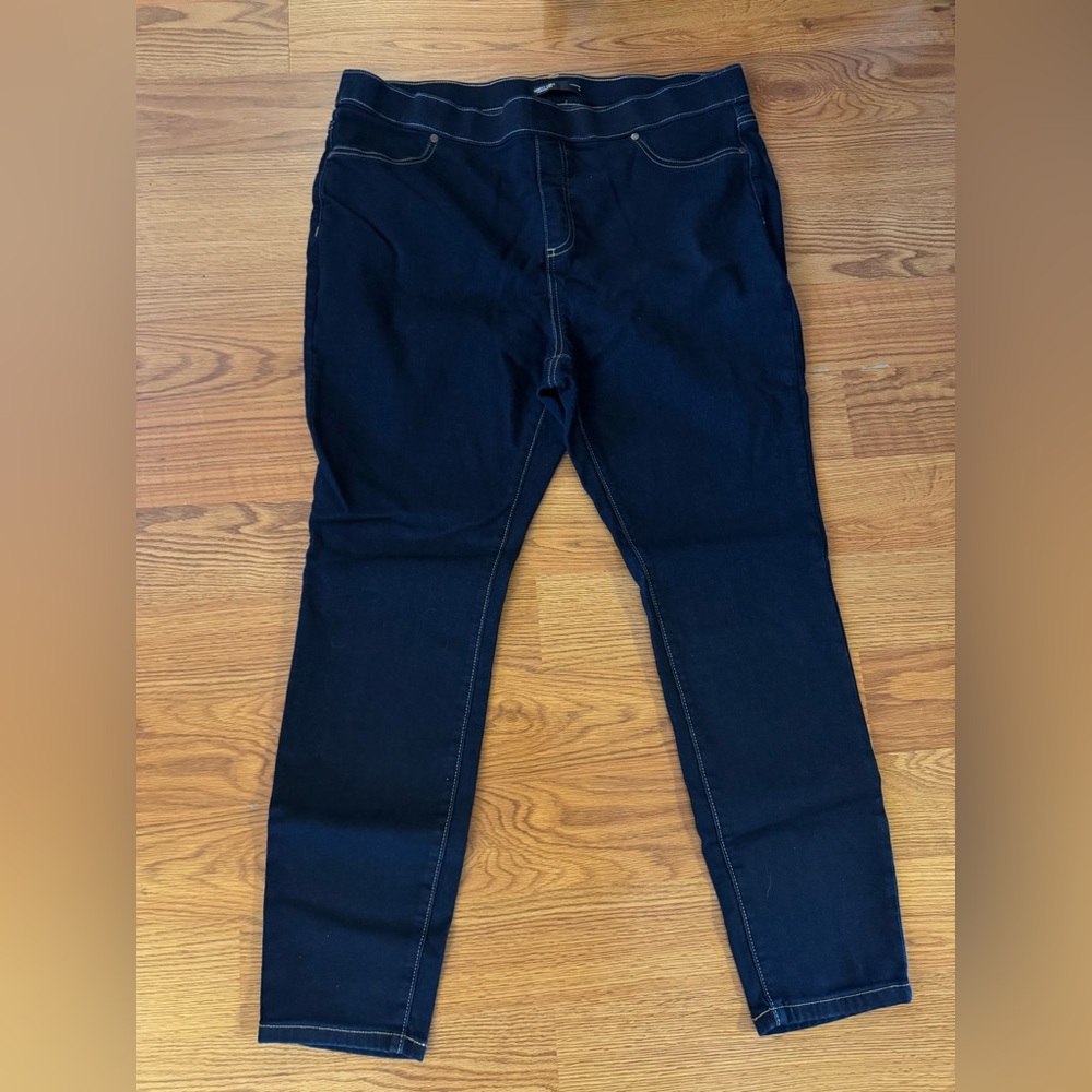 Simply Vera Wang 1X Dark Blue Leggings. Measurements in photos.